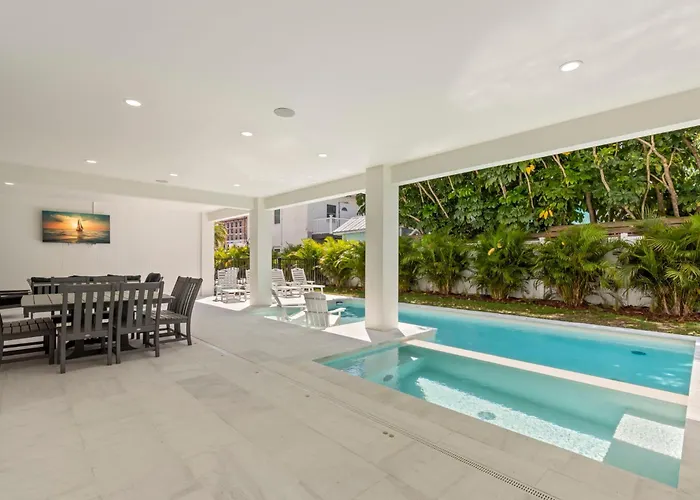 Oynx House & Jade House At The Gemma - 2 Amazing Homes Steps To Clearwater Holiday home