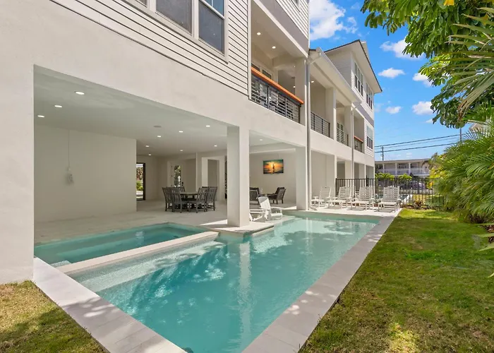 Oynx House & Jade House At The Gemma - 2 Amazing Homes Steps To Clearwater Holiday home *