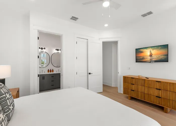 Holiday home Oynx House & Jade House At The Gemma - 2 Amazing Homes Steps To Clearwater *