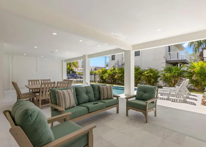 Oynx House & Jade House At The Gemma - 2 Amazing Homes Steps To Clearwater Holiday home *