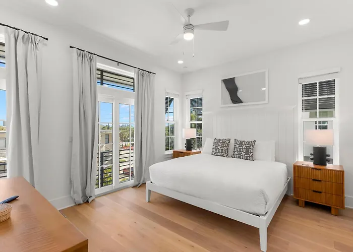 Oynx House & Jade House At The Gemma - 2 Amazing Homes Steps To Clearwater Holiday home