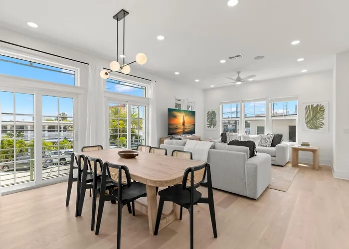 Oynx House & Jade House At The Gemma - 2 Amazing Homes Steps To Clearwater * Clearwater Beach