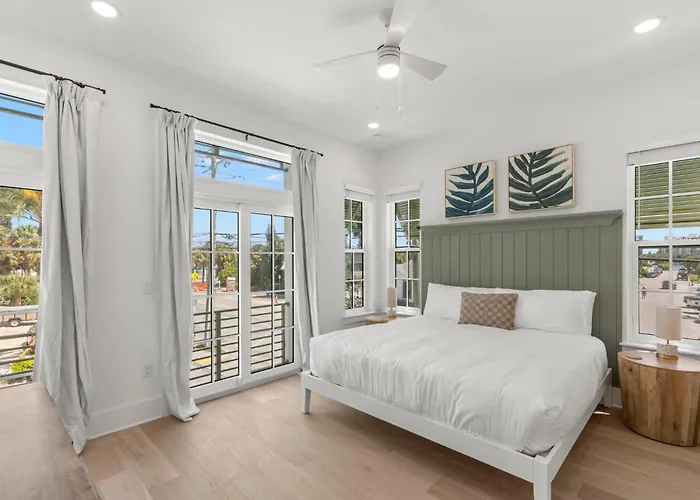 Oynx House & Jade House At The Gemma - 2 Amazing Homes Steps To Clearwater *