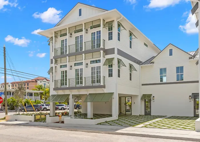Oynx House & Jade House At The Gemma - 2 Amazing Homes Steps To Clearwater *