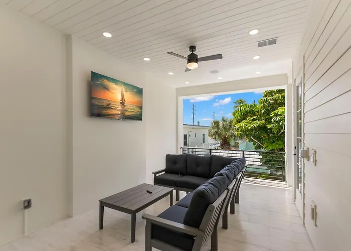 Oynx House & Jade House At The Gemma - 2 Amazing Homes Steps To Clearwater