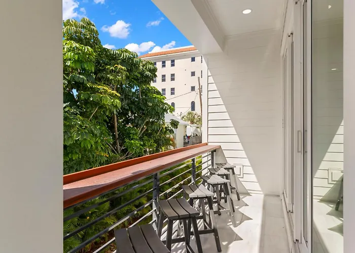 Oynx House & Jade House At The Gemma - 2 Amazing Homes Steps To Clearwater Holiday home *