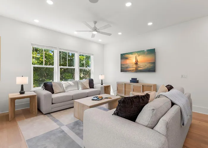 Oynx House & Jade House At The Gemma - 2 Amazing Homes Steps To Clearwater Holiday home Clearwater Beach