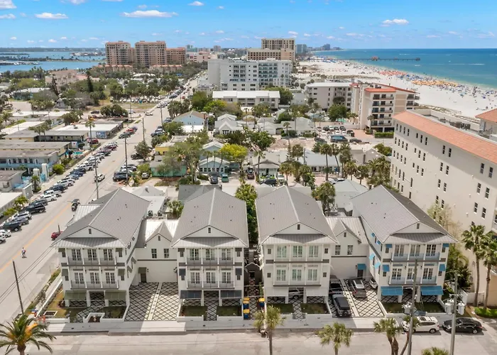 Oynx House & Jade House At The Gemma - 2 Amazing Homes Steps To Clearwater